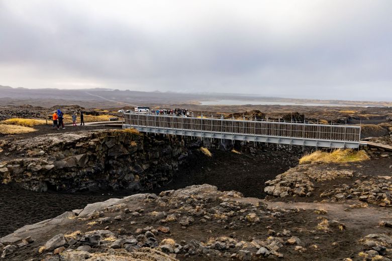 Bridge between continents - View 2