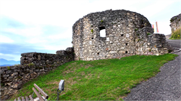 Griffen castle thumbnail